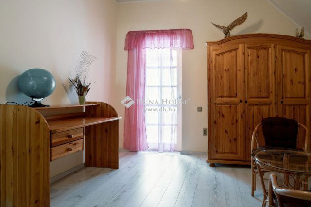Eladó családi ház, Debrecenben 365 M Ft, 5 szobás