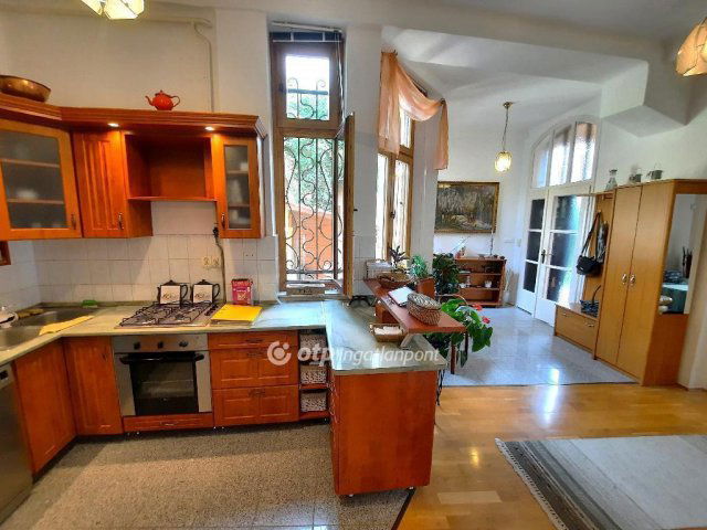 Eladó téglalakás, Kiskunfélegyházán 52 M Ft, 6 szobás