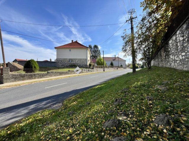 Eladó családi ház, Bakonyszentkirályon 62.9 M Ft, 4 szobás