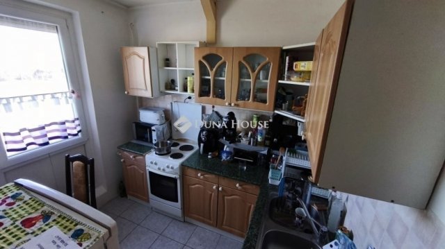 Eladó panellakás, Pécsett 39.9 M Ft, 2 szobás