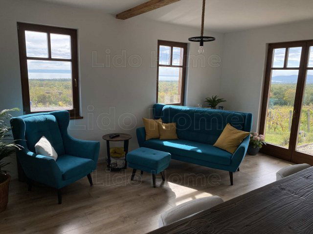 Eladó családi ház, Balatonakaliban 250 M Ft, 6 szobás