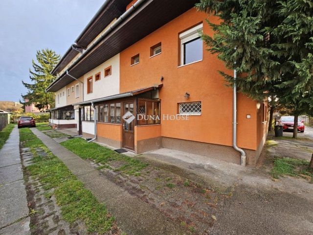 Eladó sorház, Budapesten, XIV. kerületben 149.5 M Ft, 5 szobás