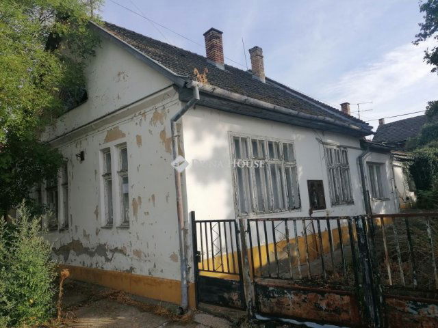 Eladó családi ház, Dunaföldváron 34 M Ft, 4 szobás