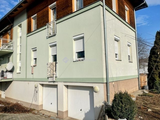 Eladó téglalakás, Pécsett 89 M Ft, 3 szobás