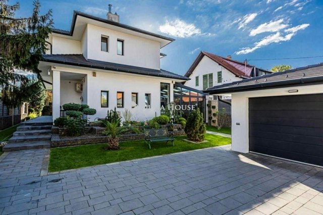 Eladó családi ház, Budapesten, XV. kerületben 259.9 M Ft