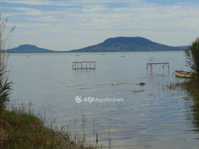 Eladó nyaraló, Balatonfenyvesen 248.031 M Ft, 4 szobás