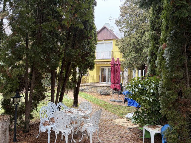 Eladó családi ház, Balatonakarattyán 158 M Ft, 5 szobás