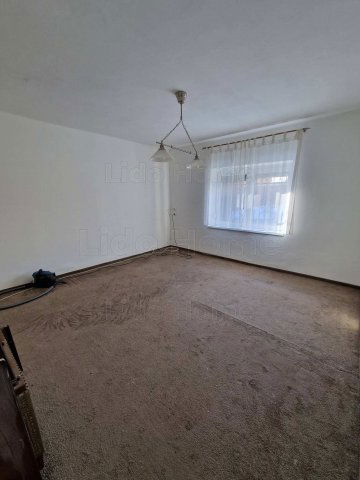 Eladó családi ház, Székesfehérvárott 55.5 M Ft, 2 szobás