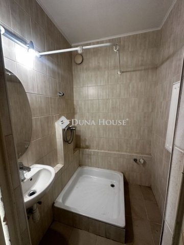 Eladó panellakás, Pécsett 42.9 M Ft, 2 szobás