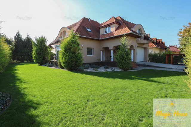 Eladó családi ház, Halásztelken 210 M Ft, 7 szobás