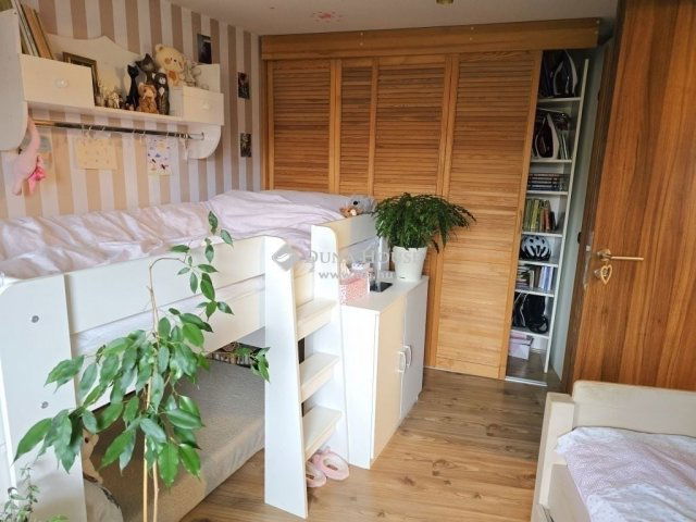 Eladó téglalakás, Pécsett 75 M Ft, 4 szobás