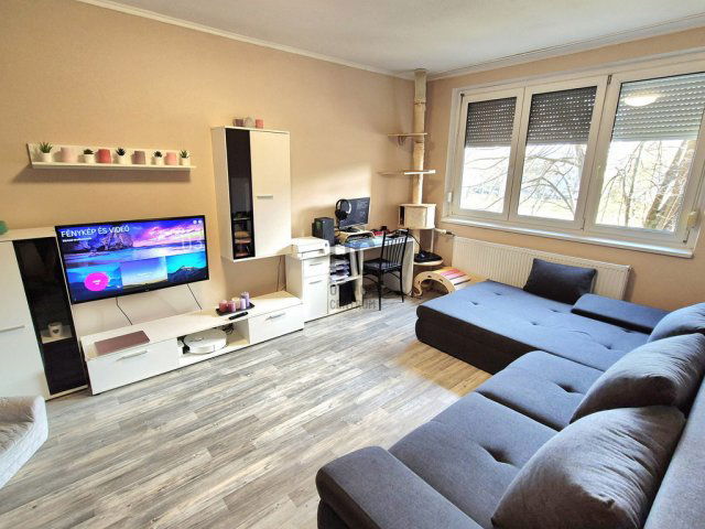 Eladó panellakás, Budapesten, III. kerületben 64.9 M Ft, 2 szobás