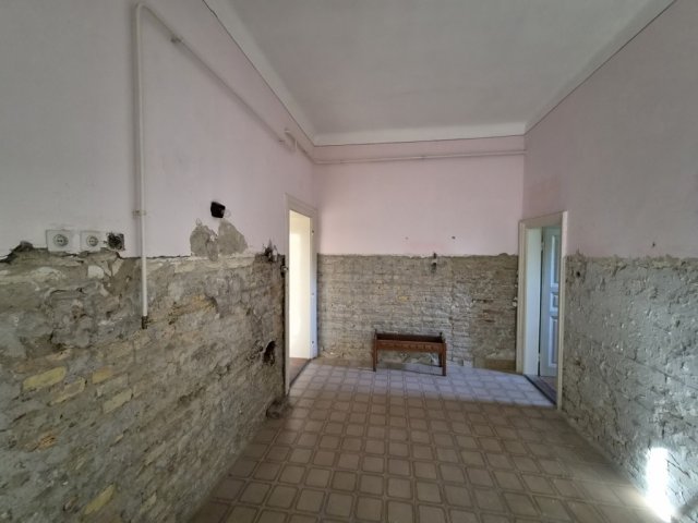 Eladó téglalakás, Ácson 25 M Ft, 3 szobás