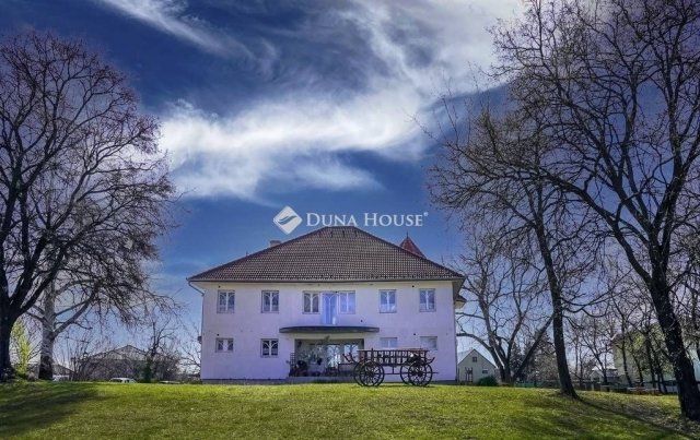 Eladó családi ház, Gyömrőn 740 M Ft, 10 szobás