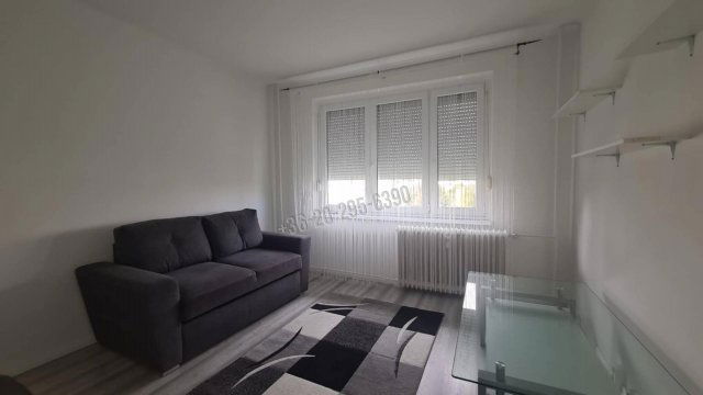 Eladó panellakás, Dunaújvárosban, Derkovits utcában 35.9 M Ft