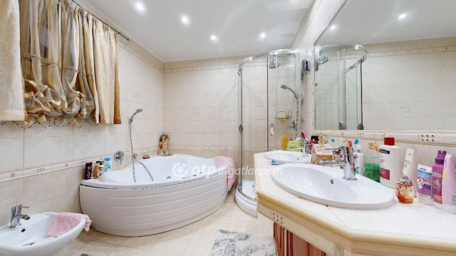 Eladó családi ház, Halmajon 102.025 M Ft, 6 szobás