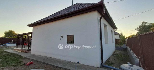 Eladó családi ház, Turán 52.2 M Ft, 3 szobás