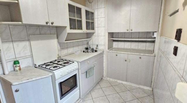 Eladó panellakás, Pécsett 37.99 M Ft, 2 szobás