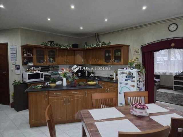 Eladó családi ház, Gödöllőn 102 M Ft, 4+1 szobás