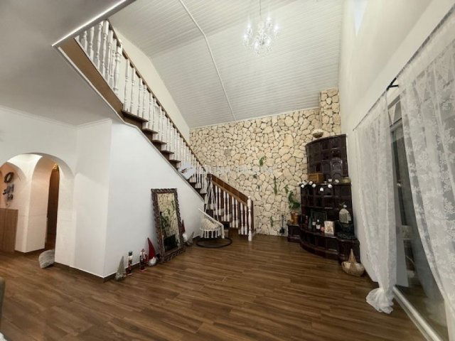 Eladó családi ház, Vecsésen 137.9 M Ft, 4 szobás