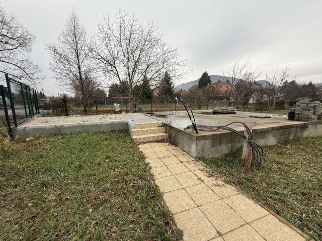 Eladó családi ház, Esztergomban 98 M Ft, 3 szobás