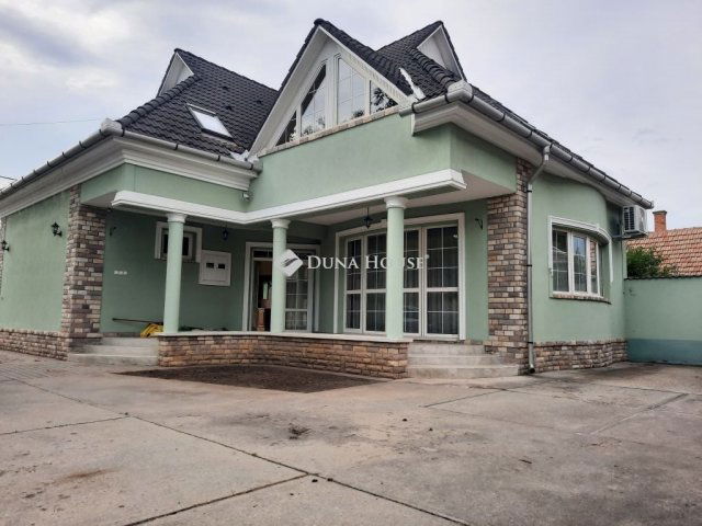 Eladó családi ház, Jászberényben 114 M Ft, 4+1 szobás