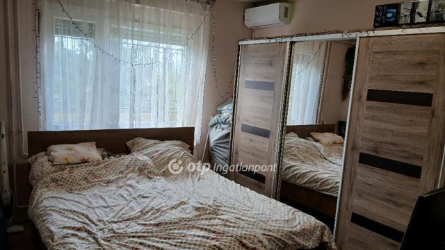 Eladó téglalakás, Zalaszentgróton 42 M Ft, 2 szobás