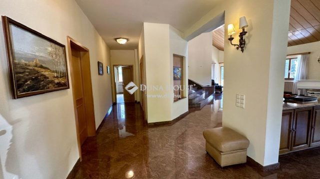 Eladó családi ház, Leányfaluban 577.5 M Ft, 6+1 szobás