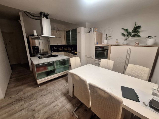 Eladó családi ház, Igalon 59.9 M Ft, 5+2 szobás