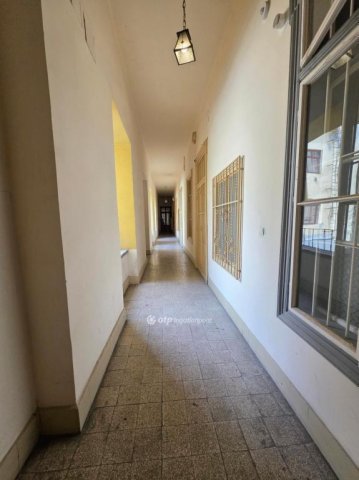 Eladó téglalakás, Budapesten, VI. kerületben 84.9 M Ft, 2 szobás