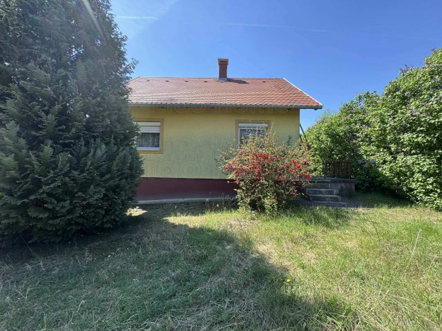 Eladó családi ház, Balatonkenesén 74.9 M Ft, 3 szobás