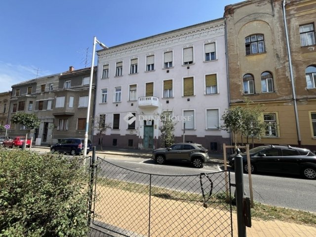 Eladó téglalakás, Szombathelyen 39.99 M Ft, 2 szobás
