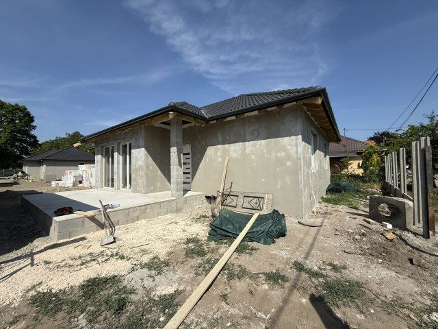 Eladó családi ház, Bicskén 98 M Ft, 4 szobás