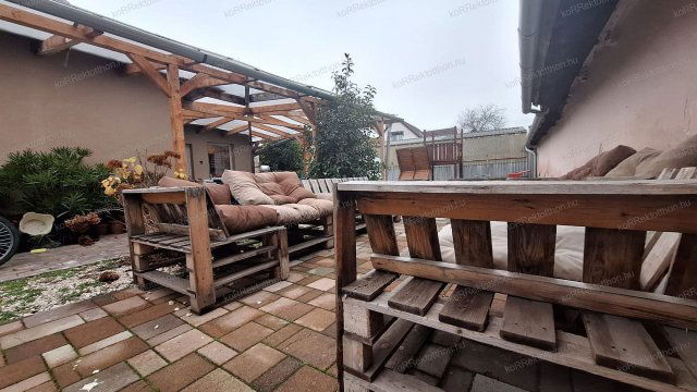 Eladó családi ház, Jászberényben 39.9 M Ft, 3 szobás