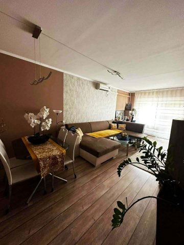 Kiadó panellakás, albérlet, Szegeden, Kukorica utcában, 2 szobás