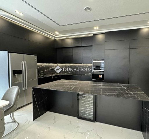 Eladó családi ház, Budapesten, XVI. kerületben 319.9 M Ft