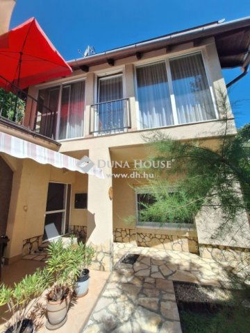 Eladó családi ház, Pécsett 125 M Ft, 3 szobás
