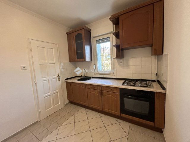 Eladó téglalakás, Baján 49.99 M Ft, 3 szobás