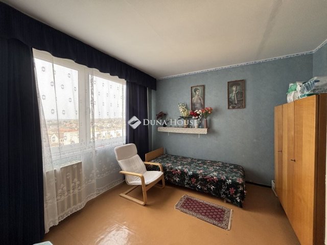 Eladó panellakás, Nyergesújfaluban, Május 1. téren 35.5 M Ft