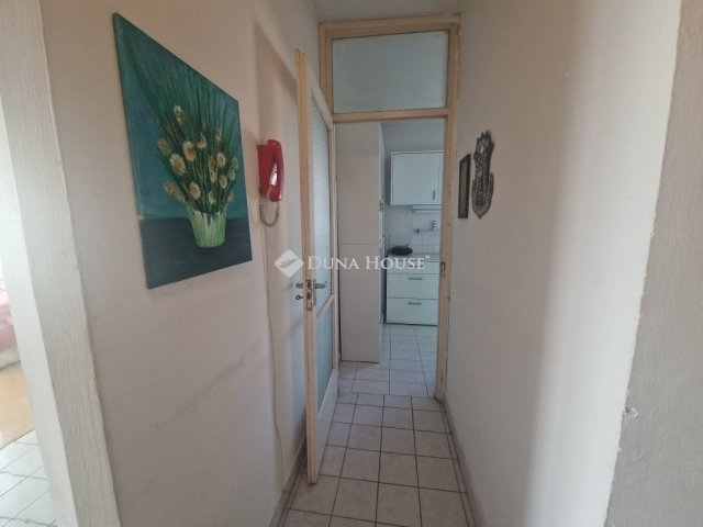 Eladó panellakás, Pécsett 59.9 M Ft, 3+1 szobás