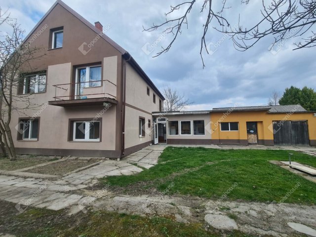 Eladó családi ház, Dunaszegen 129 M Ft, 7 szobás