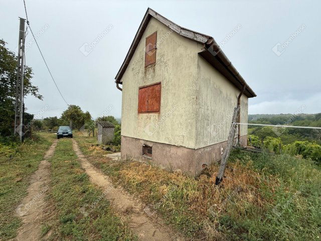 Eladó telek, Nagykapornakon 3.9 M Ft / költözzbe.hu