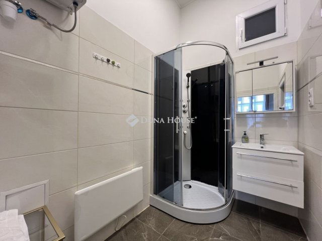 Eladó téglalakás, Budapesten, VI. kerületben 120 M Ft, 3 szobás