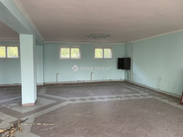 Eladó üzlethelyiség, Tiszavasváriban 43.9 M Ft, 5 szobás