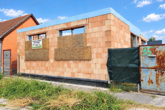 Eladó családi ház, Győrött 97.5 M Ft, 4 szobás