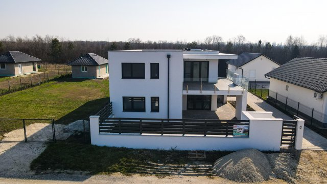 Eladó téglalakás, Siófokon 65 M Ft, 3 szobás