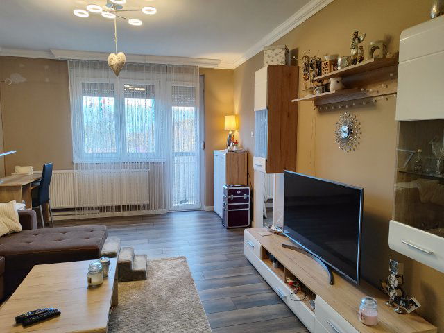 Eladó téglalakás, Szekszárdon 47 M Ft, 1+2 szobás