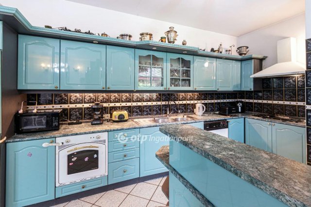 Eladó családi ház, Budapesten, XV. kerületben 160 M Ft