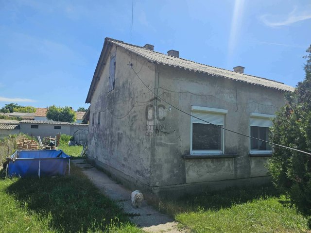 Eladó családi ház, Ácson 22 M Ft, 2 szobás