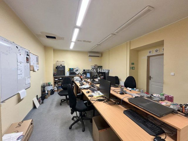 Eladó üzlethelyiség, Mosonmagyaróváron 66.69 M Ft